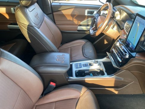 Used 2021 Ford Explorer King Ranch w/ Premium Technology Package image 27