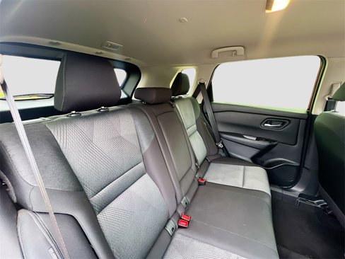 Used 2024 Nissan Rogue SV image 26
