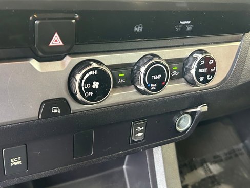 Used 2016 Toyota Tacoma SR5 image 36