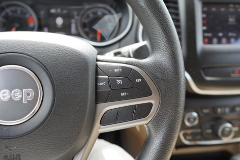 Used 2019 Jeep Cherokee Latitude w/ Popular Appearance Group image 12