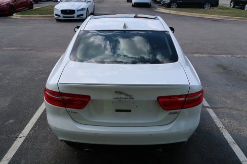 Used 2018 Jaguar XE Prestige image 9