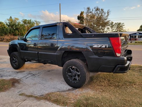 Used 2003 Chevrolet Avalanche 4x4 w/ Suspension Package, Off-Road image 5