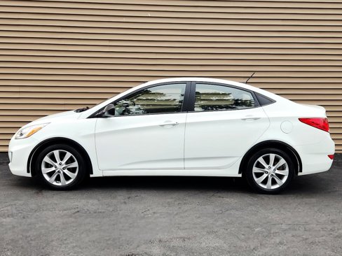 Used 2014 Hyundai Accent GLS w/ Option Group 2 image 2