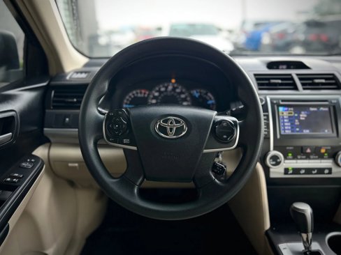 Used 2013 Toyota Camry L image 11