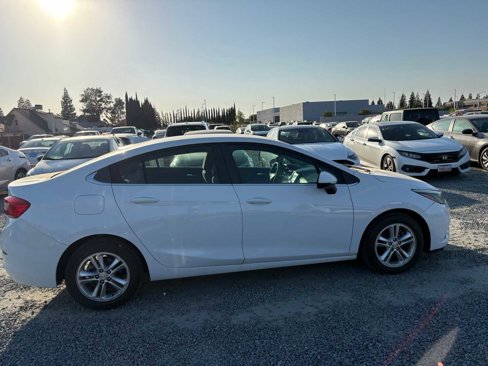 Used 2017 Chevrolet Cruze LT image 8