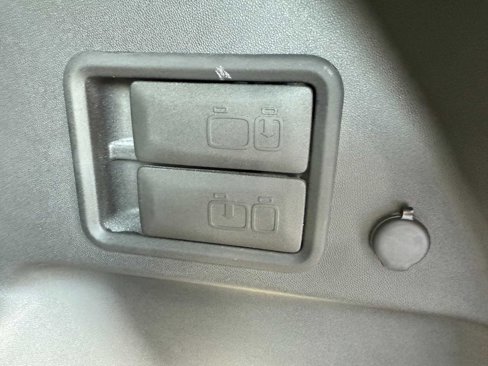 Used 2023 Chevrolet Equinox LT image 29