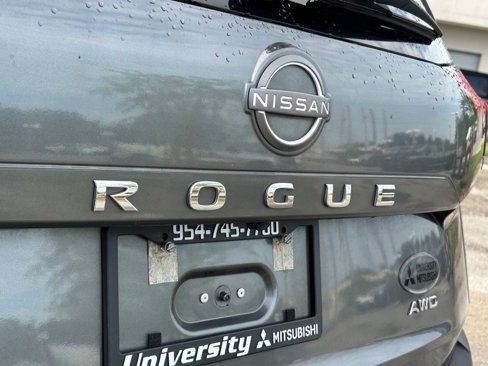 Used 2023 Nissan Rogue S image 16