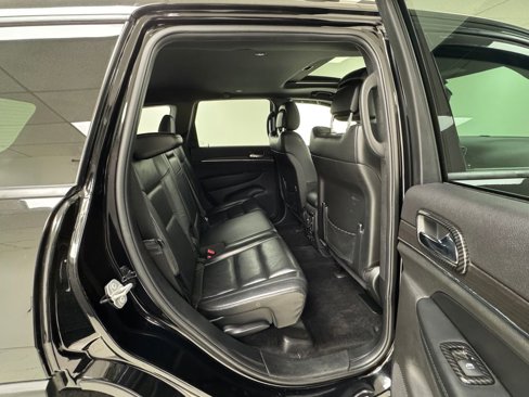 Used 2018 Jeep Grand Cherokee Limited image 16