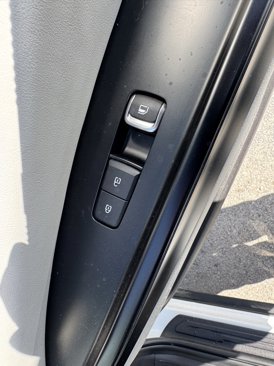 Used 2022 Kia Carnival LX image 35