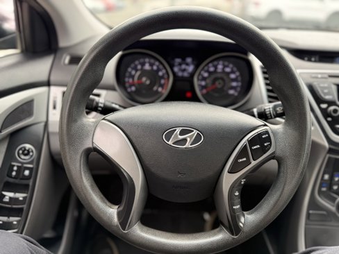 Used 2014 Hyundai Elantra SE image 9