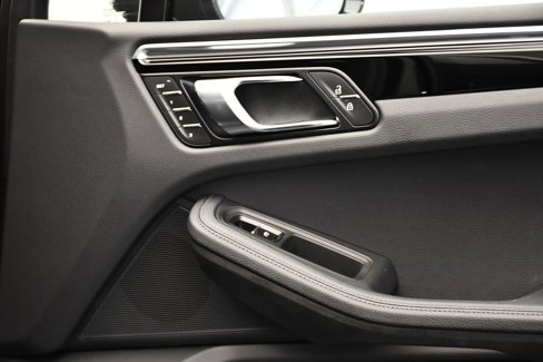 Certified 2025 Porsche Macan Turbo image 48