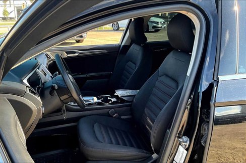 Used 2016 Ford Fusion SE w/ Equipment Group 201A image 7