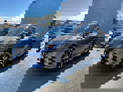 Used 2018 Toyota Camry SE image 4