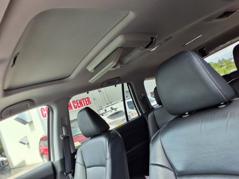 Used 2019 Honda Pilot Touring image 5