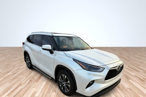 Used 2021 Toyota Highlander XLE image 3