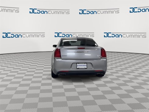 Used 2015 Chrysler 300 S image 7