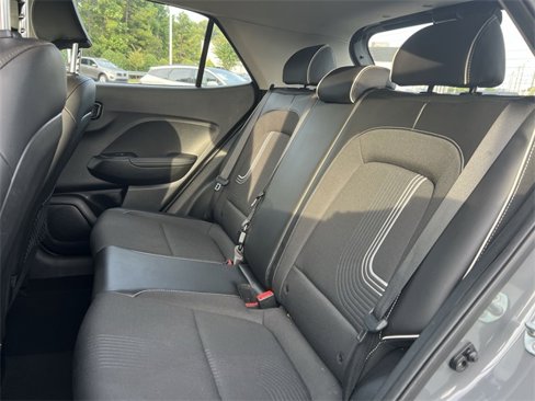 Used 2022 Hyundai Venue Limited image 22