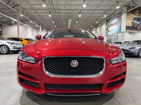 Used 2018 Jaguar XE Premium image 25