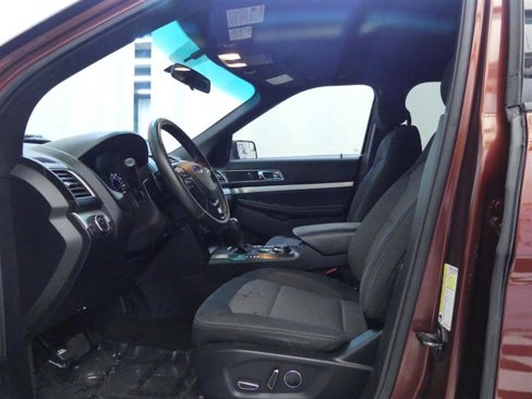 Used 2016 Ford Explorer XLT image 18
