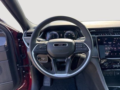 New 2025 Jeep Grand Cherokee Altitude image 12