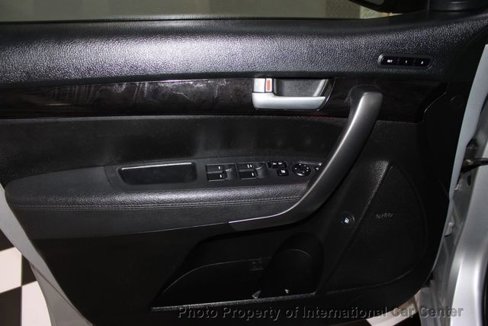 Used 2015 Kia Sorento SX image 11