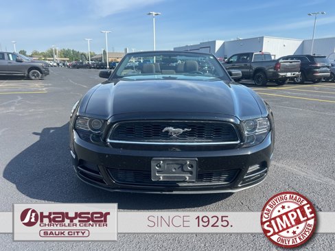 Used 2013 Ford Mustang Convertible image 3