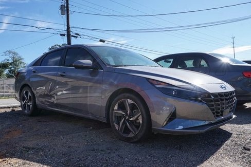 Used 2022 Hyundai Elantra SEL w/ Convenience + Premium Package image 2
