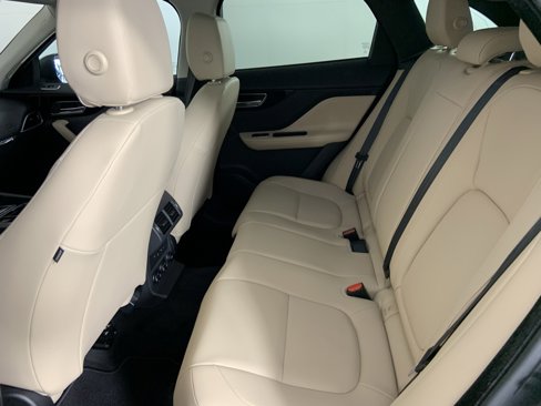 Used 2017 Jaguar F-PACE Premium image 17