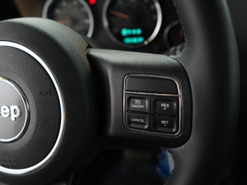 Used 2016 Jeep Wrangler Unlimited Rubicon w/ Connectivity Group image 22