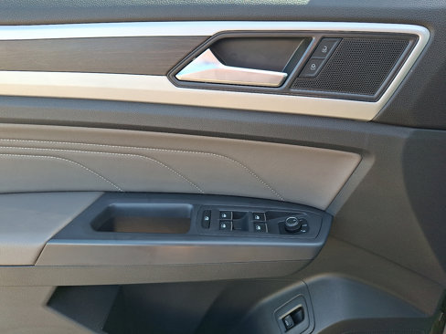 Used 2021 Volkswagen Atlas SE w/ Panoramic Sunroof Package image 13