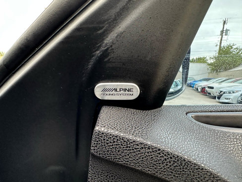 Used 2018 Chrysler 300 Limited image 16