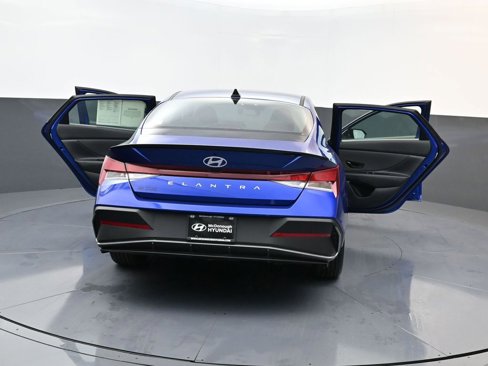 Certified 2025 Hyundai Elantra Sport image 29