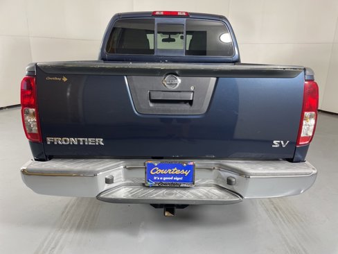 Used 2017 Nissan Frontier SV image 7