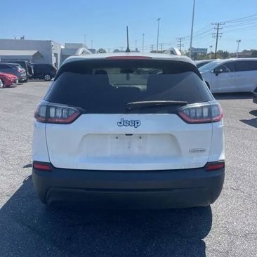 Used 2019 Jeep Cherokee Latitude w/ Cold Weather Group image 4