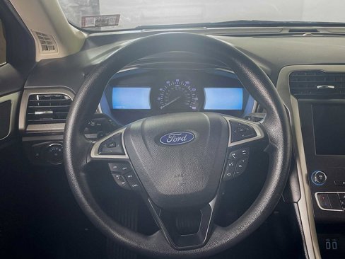 Used 2019 Ford Fusion SE image 9