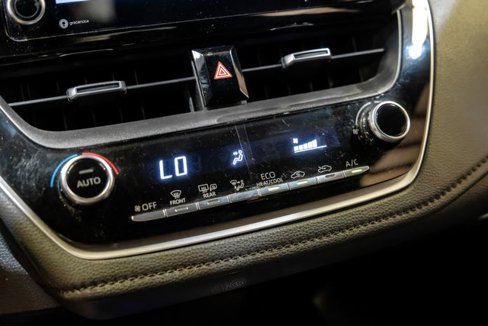 Used 2021 Toyota Corolla SE image 34