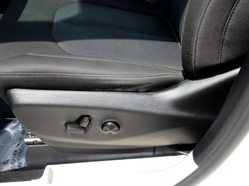 Used 2022 Chrysler Voyager LX image 14