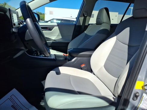 Used 2019 Toyota RAV4 XLE Premium image 13
