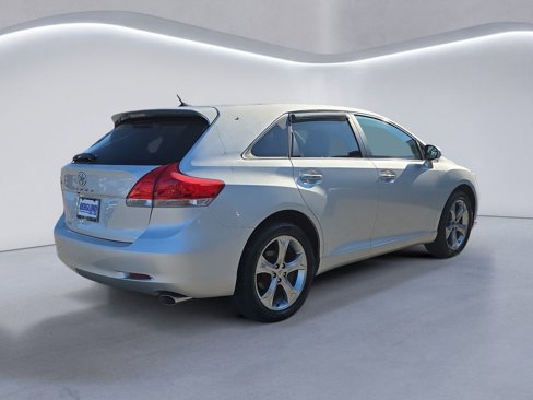 Used 2010 Toyota Venza image 4