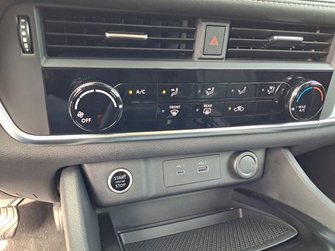 Used 2022 Nissan Rogue S image 19