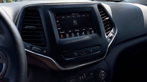 Used 2021 Jeep Cherokee Latitude Plus image 29