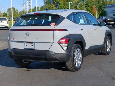 Used 2024 Hyundai Kona SE image 6