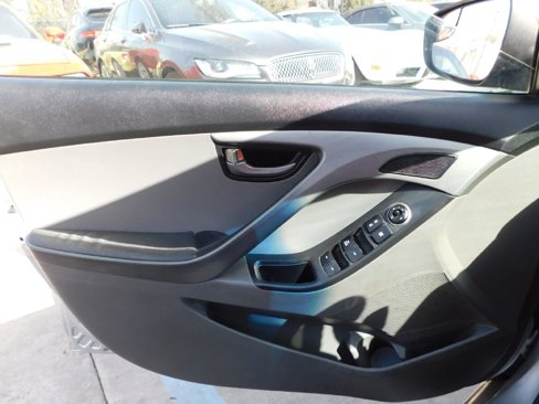Used 2016 Hyundai Elantra SE image 25