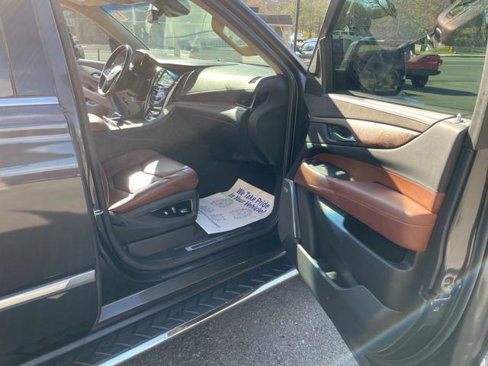 Used 2017 Cadillac Escalade Premium Luxury image 30