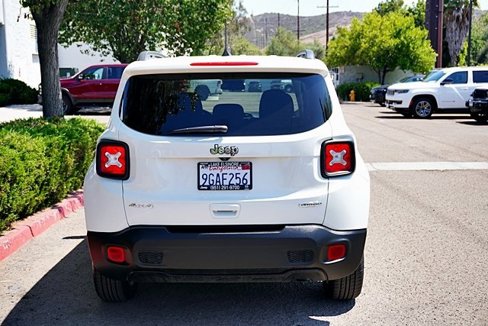 Certified 2022 Jeep Renegade Latitude image 9