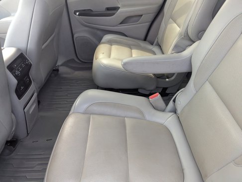 Used 2019 GMC Acadia SLT w/ LPO, Floor Liner Package image 16