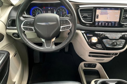 Used 2019 Chrysler Pacifica Touring-L Plus w/ Tire & Wheel Group image 7