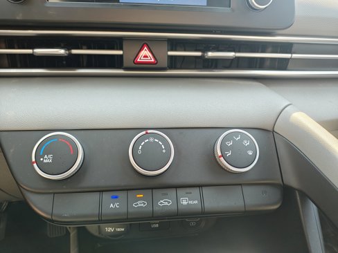 Used 2023 Hyundai Elantra SE image 23