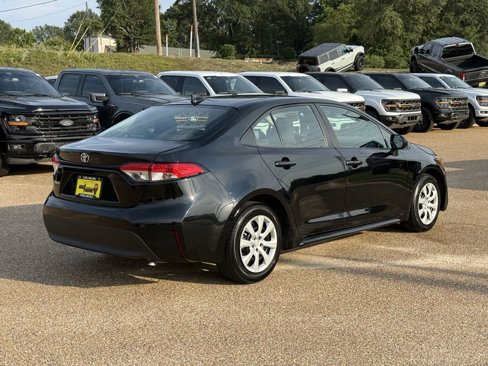 Used 2024 Toyota Corolla LE image 5