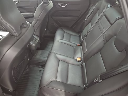 Used 2021 Volvo XC60 T5 Momentum w/ Climate Package image 20